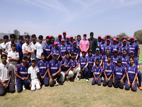 Nandre Burger with kids at Rajasthan Royals Academy (Image: RR media)
