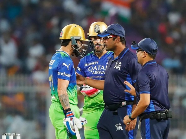 Virat Kohli arguing with umpires (Photo: IPL/BCCI)