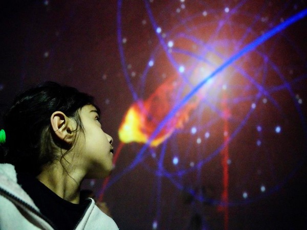 Children at a “Space Fair”  (Photo/TPS)