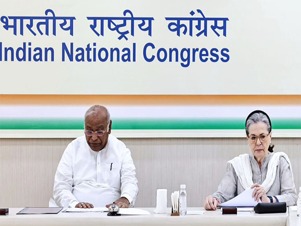 Congress president Mallikarjun Kharge and former party chief Sonia Gandhi (File Photo/ANI)