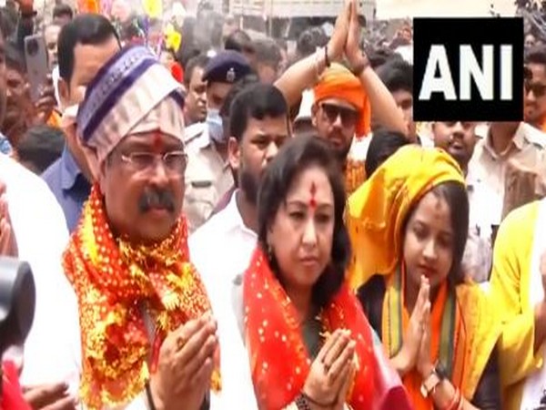 Union Minister Dharmendra Pradhan offers prayer at Maa Hingula Temple (Photo/ANI)