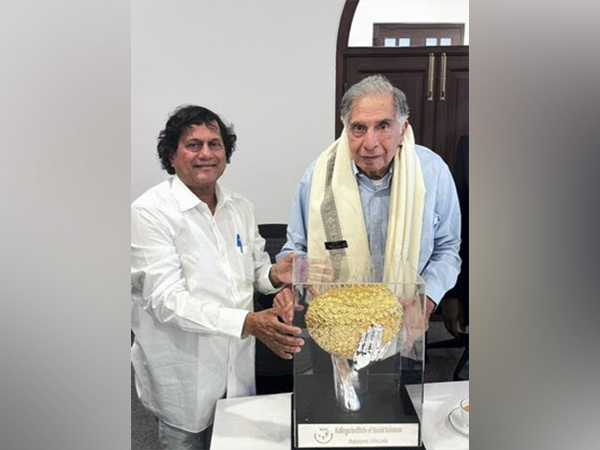 Ratan Naval Tata, Chairman Emeritus, Tata Sons, receiving the prestigious KISS Humanitarian Award 2021 from Prof. Achyuta Samanta, Founder, KIIT, KISS & KIMS, Bhubaneswar