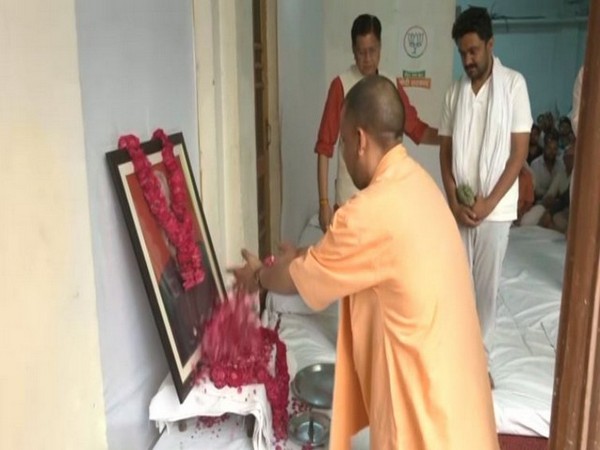 UP Chief Minister Yogi Adityanath paying homage to Singh on Tuesday. (Photo/ANI)