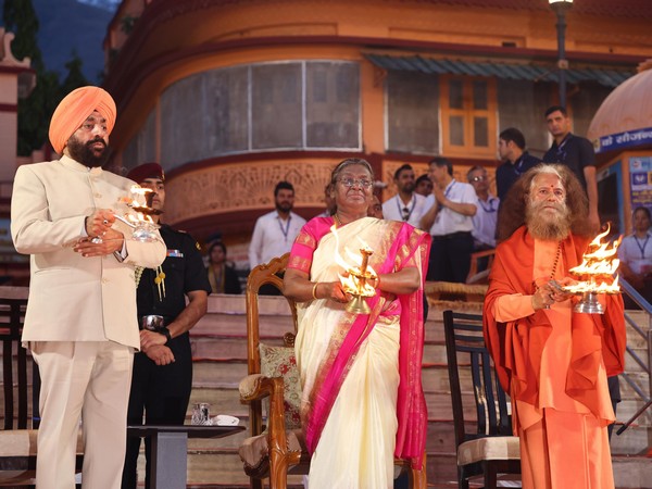 President Droupadi Murmu performs Ganga Aarti in Rishikesh (Image/ANI)