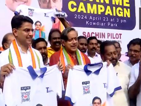 Shashi Tharoor and Sachin Pilot launched 'Scan me' campaign (Photo/ANI)