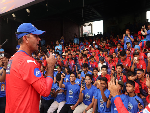 Ricky Ponting with DC Academy kids (Photo: Delhi Capitals)