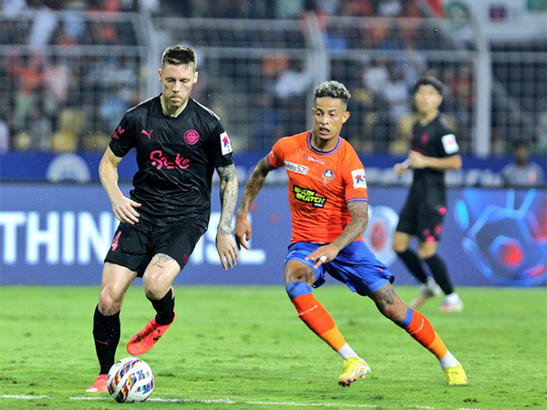 Mumabi City FC and FC Goa players in action (Photo: ISL/X)
