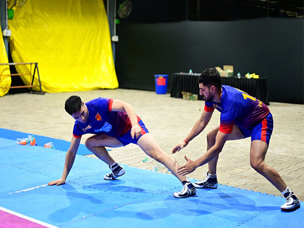 Felix and Yuvraj in action. (Photo- PKL)