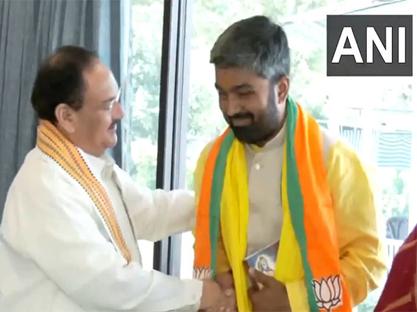 BJP chief JP Nadda with Youtuber Manish Kashyap (Photo/ANI)
