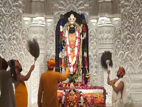 Devotees at Shri Ram Janambhoomi Mandir Ayodhya (Photo/ANI)
