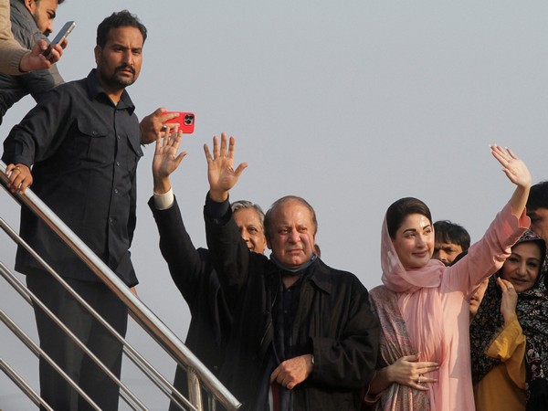 Former Prime Minister of Pakistan Nawaz Sharif and his daughter Maryam Nawaz Sharif (Photo/Reuters)