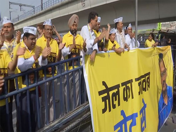 AAP workers protesting in Delhi (Photo/ANI)