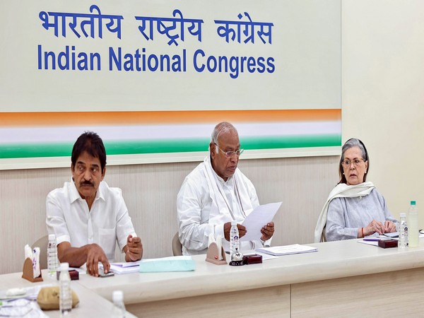 Congress leader KC Venugopal, party president Mallikarjun Kharge and Sonia Gandhi. (File photo/ANI)