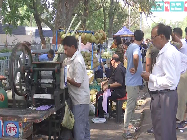 Residents of Bihar's Patna seek relief from heat wave with juices and coconut water (Photo/ANI)