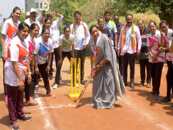 NCP's Sunetra Pawar plays cricket with women cricketers during election campaign in Pune (Photo/ANI)