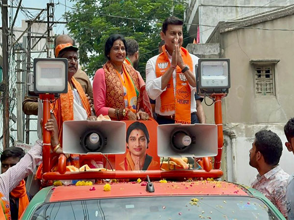 Rajyavardhan Rathore held roadshow in Hyderabad (Photo/ANI)