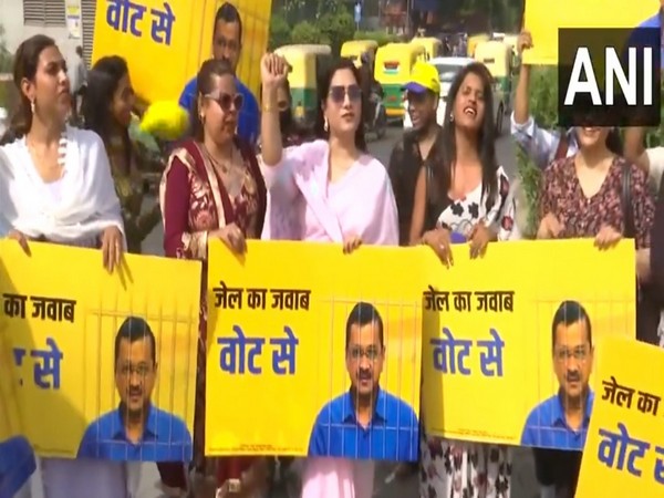 AAP transgender wing stages protest in Delhi (Photo/ANI) 