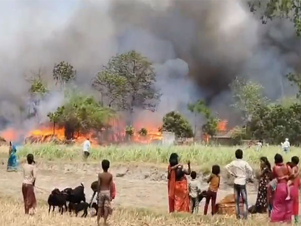 Fire breaks out and spreads in the Bettiah area of West Champaran district (Image/ANI)