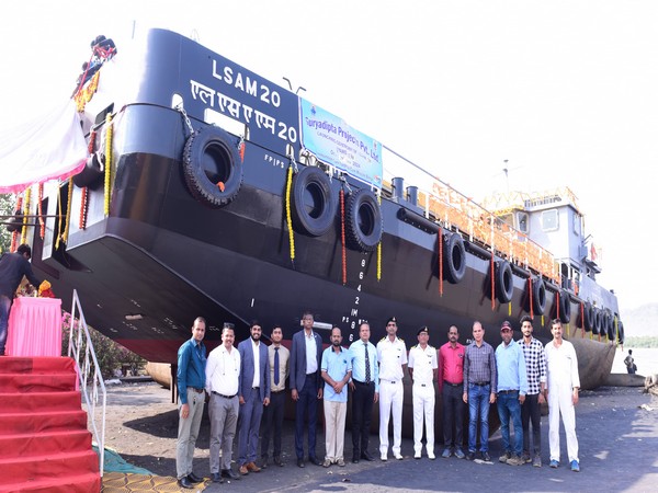 6th barge of LSAM 16 series built by private firm launched in Thane (Photo: PIB)