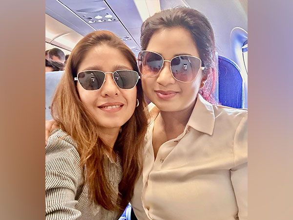 Shreya Ghoshal, Sunidhi Chauhan (image source: Instagram/shreyaghoshal)