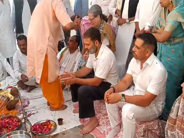Rahul Gandhi and Sonia Gandhi were among Congress leaders who offered prayers at the party office. (Photo/ANI)