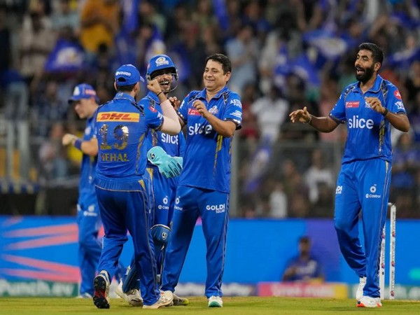 Piyush Chawla celebrating with teammates after grabbing a wicket (Photo:X)