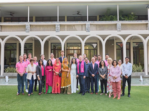 Australian High Commissioner Philip Green poses with members of Rajasthan Royals team and management (Image: RR media)