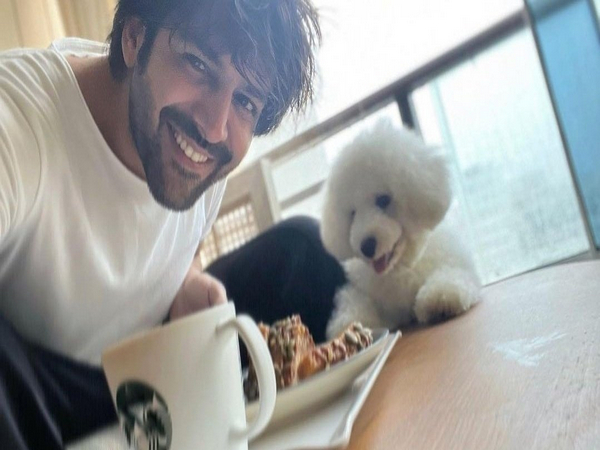 Actor Kartik Aaryan and his dog (Image source: Instagram)
