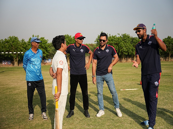 DC players meet youngsters in Academy (Photo: Delhi Capitals)