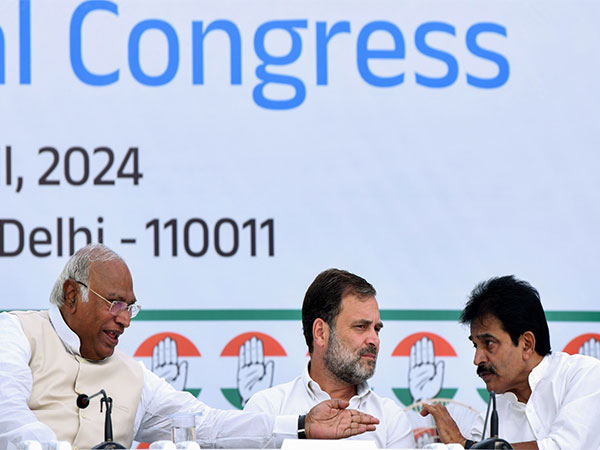 Congress leader Mallikarjun Kharge, Rahul Gandhi and KC Venugopal. (File Photo/ANI)