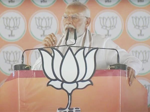 Prime Minister Narendra Modi in Sitapur Rally (Image/ANI)