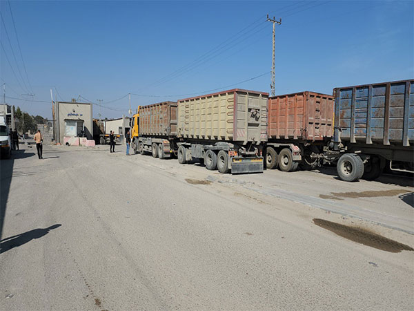Trucks carry fuel and suppllies into Gaza (Photo/TPS)