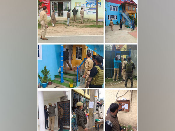 Police affixing notices on the doors of absconders (Pic credit/@bandiporapolice)
