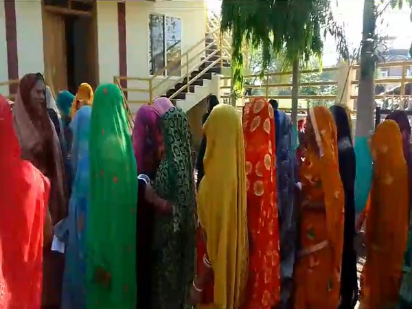 Women going to cast vote (Photo/ANI)