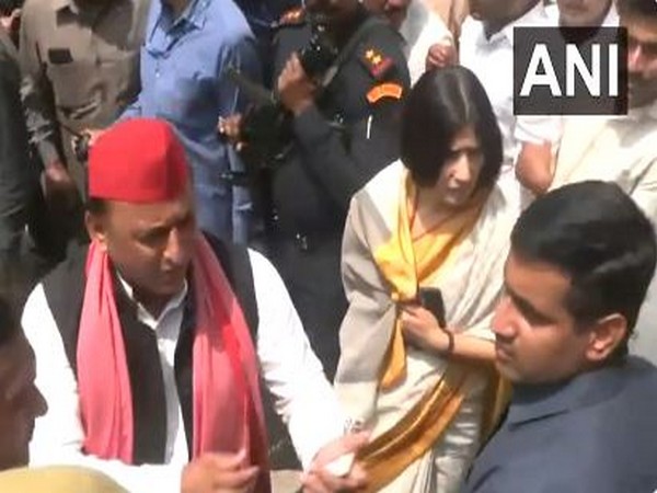 Samajwdi Party Chief Akhilesh Yadav with his wife Dimple Yadav (Photo/ANI)