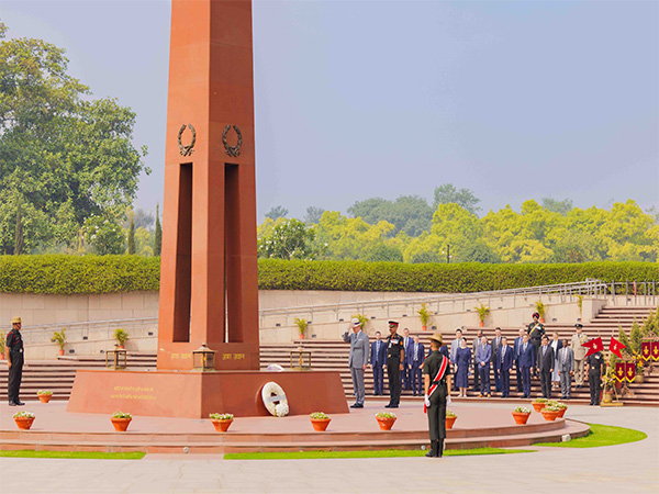21-member delegation of the Royal College of Defence Studies visit war memorial (Photo/X @UKDefenceIndia)