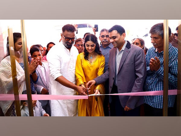 Actress Anaswara Rajan inaugurated the store 