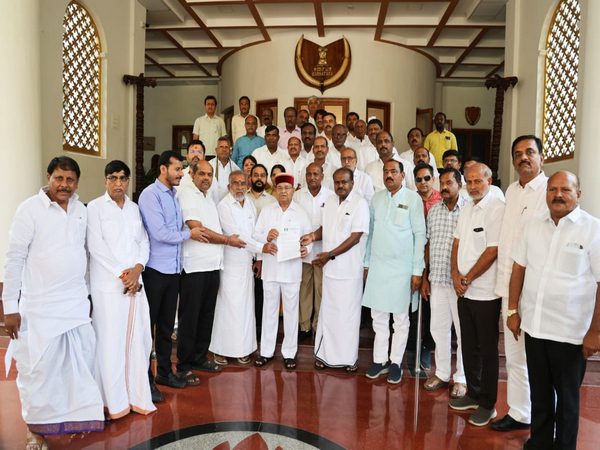 JD(S) delegation meet Karnataka Governor Thawar Chand Gehlot. (Photo/JD(S))