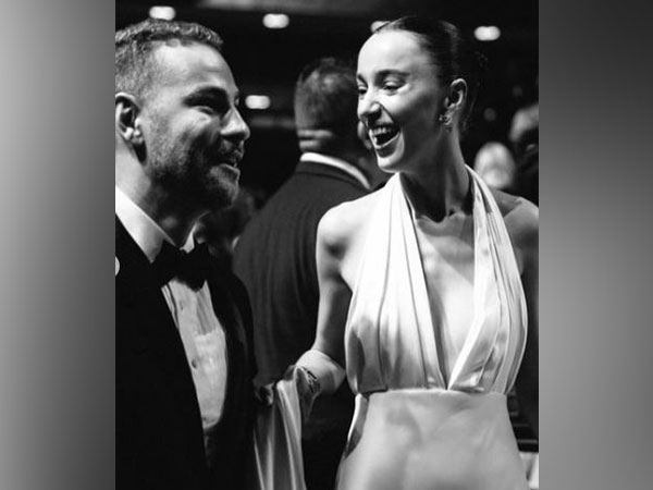 Cameron Fuller, Phoebe Dynevor (Image source: Instagram/phoebedynevor)