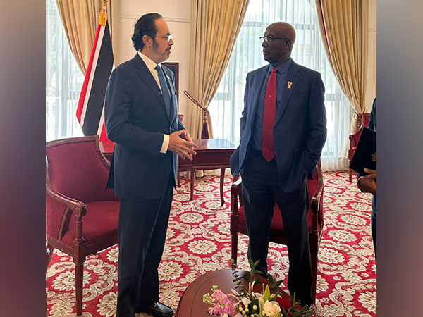 Visual of UAE Special Envoy with Trinidad and Tobago PM (Photo/WAM)
