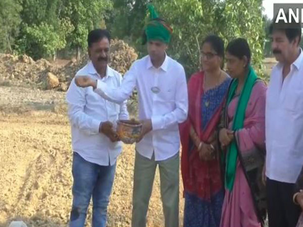 BJD Leader and 5T Chairman VK Pandian performs 'Akhi Muthi Anukula' at Bijapali village of Brajrajnagar assembly constituency on Friday. (Photo/ANI)