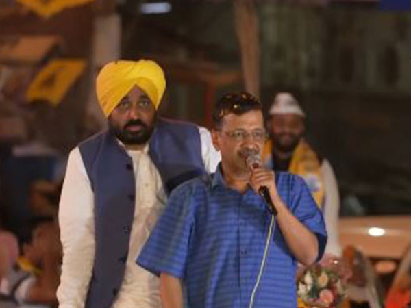 Delhi CM Arvind Kejriwal along with Punjab CM Bhagwant Mann conducts a roadshow (Photo/ANI)