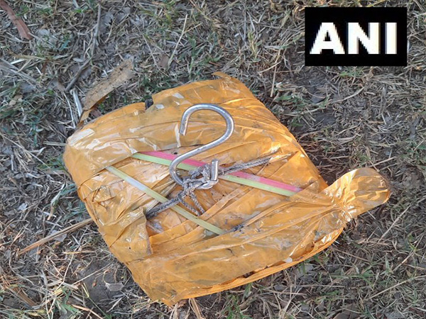 BSF recovers packet of suspected heroin from Punjab's Tarn Taran