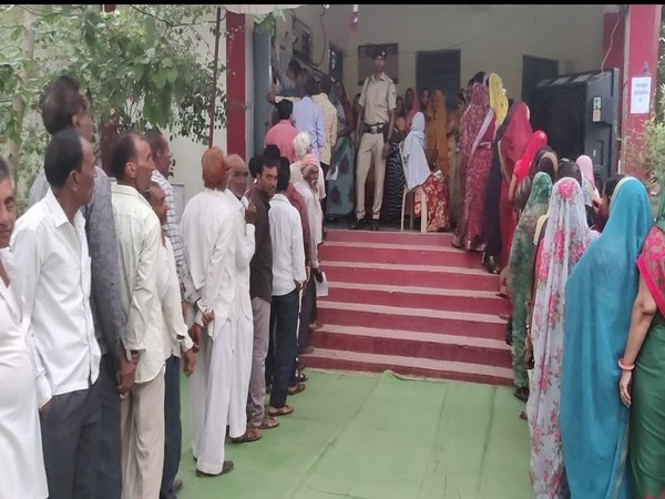 Voters queue up outside Borawan polling booth in Khargone (Photo/ANI)