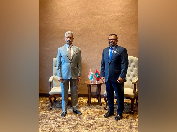 External Affairs Minister S Jaishankar and Maldives foreign minister Moosa Zameer (Photo Credits: X/@MoosaZameer)