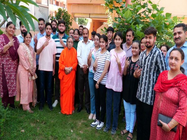 Students of Brahmrishi Bawra Shanti Vidya Peeth School in Udhampur (Photo/ANI)