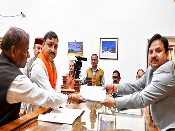 BJP candidate from Shimla LS seat, Suresh Kashyap, filing his nomination (Photo/ANI)