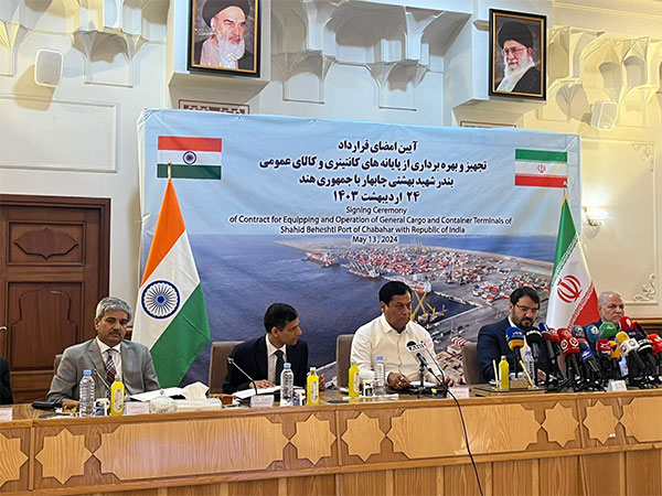 Union Minister of Ports, Shipping and Waterways, Sarbananda Sonowal, along with Mehrdad Bazrpash, Minister of Roads and Urban Development, Iran. (Photo: ANI)