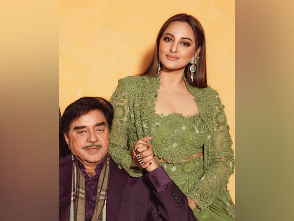 Sonakshi Sinha with Shatrughan Sinha (Image source/Instagram) 