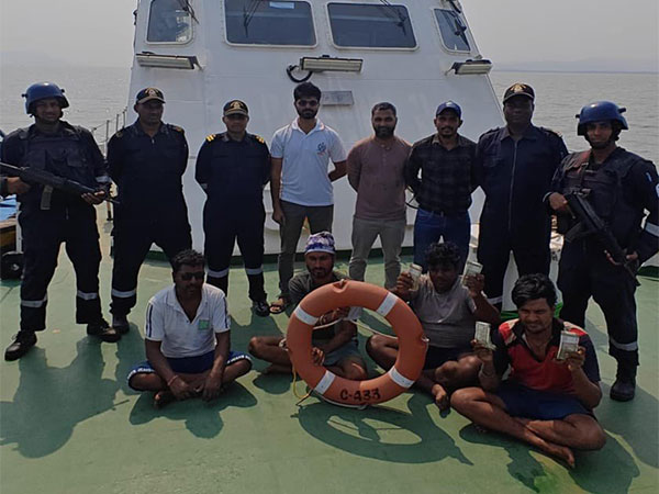 Coast guard intercepts fishing vessel (Photo/X@IndiaCoastGuard)